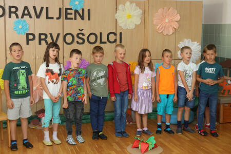 SPREJEM PRVOŠOLČKOV UNEC 08 FOTO LJUBO VUKELIČ